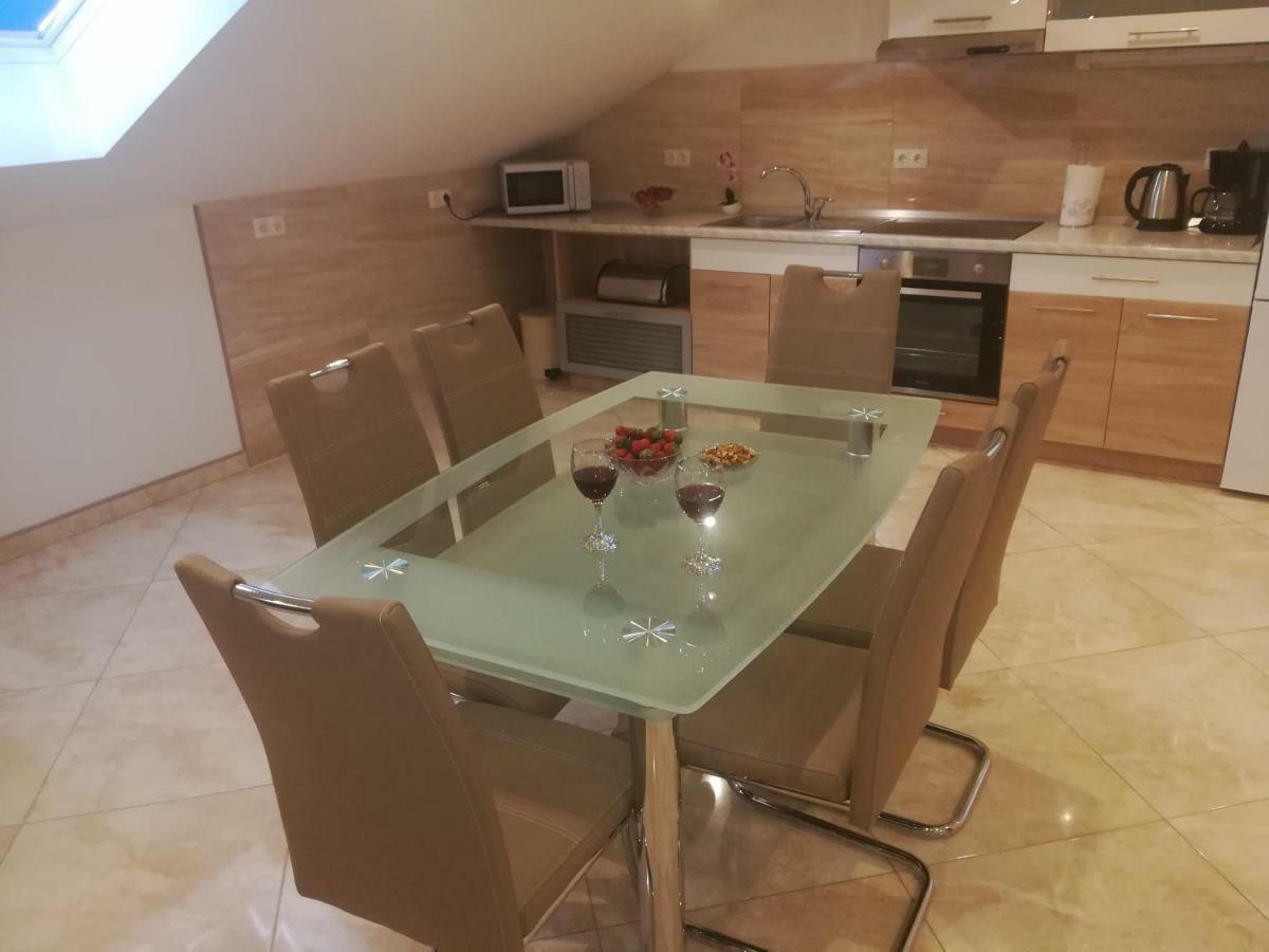Apartman Daria Apartment โตรกีร์ ภายนอก รูปภาพ