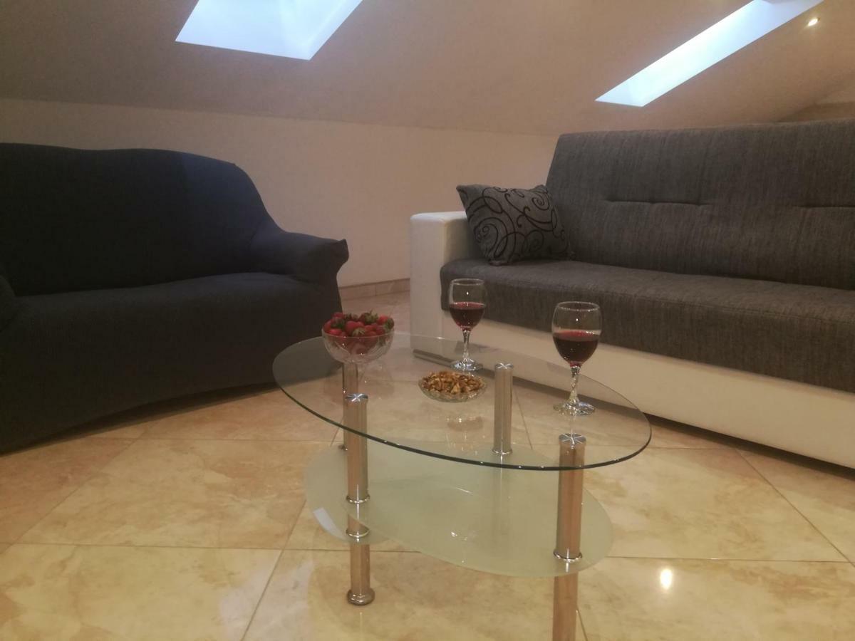 Apartman Daria Apartment โตรกีร์ ภายนอก รูปภาพ