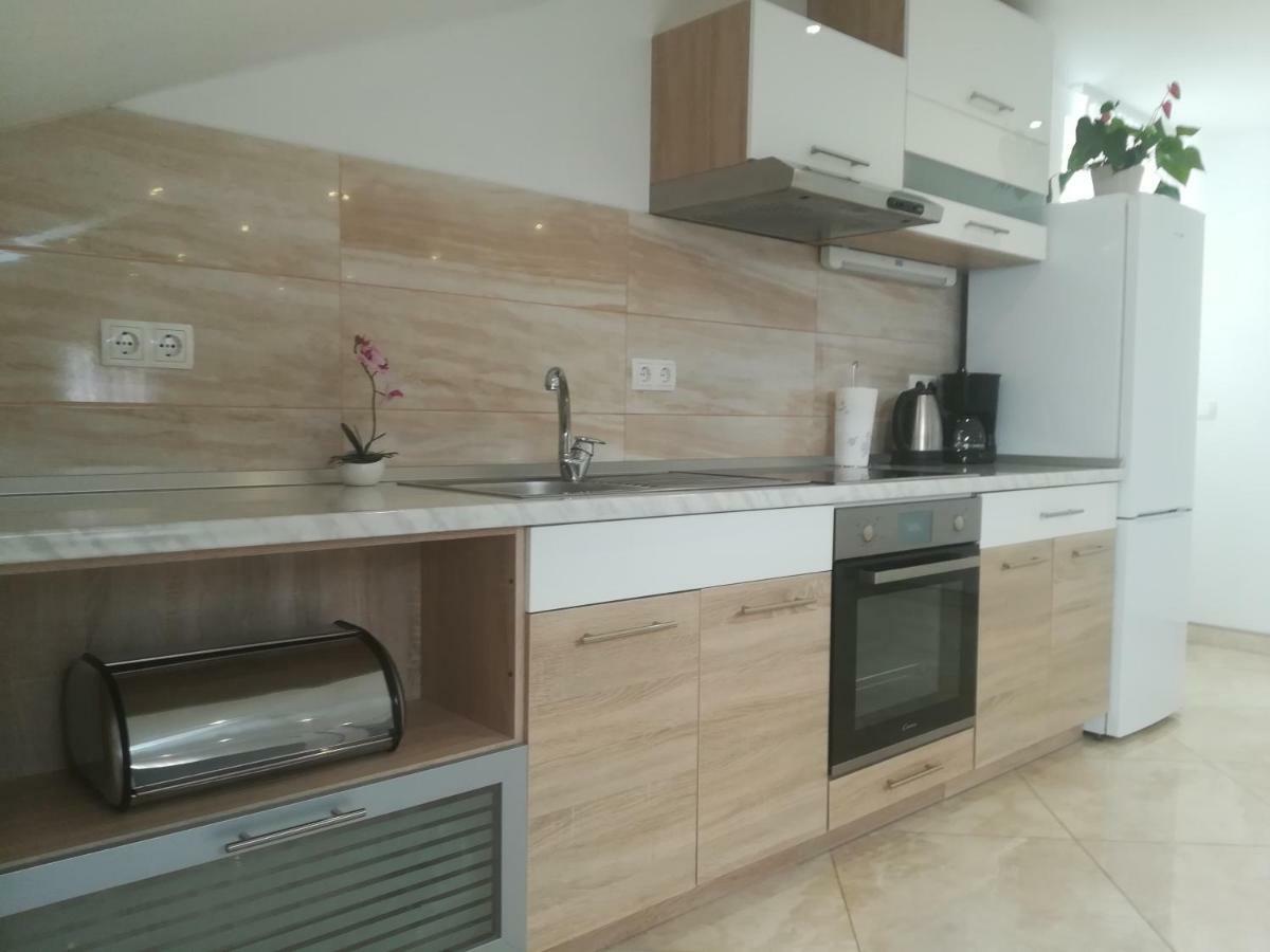 Apartman Daria Apartment โตรกีร์ ภายนอก รูปภาพ