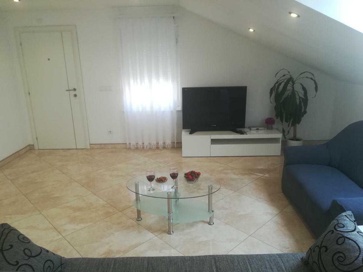 Apartman Daria Apartment โตรกีร์ ภายนอก รูปภาพ