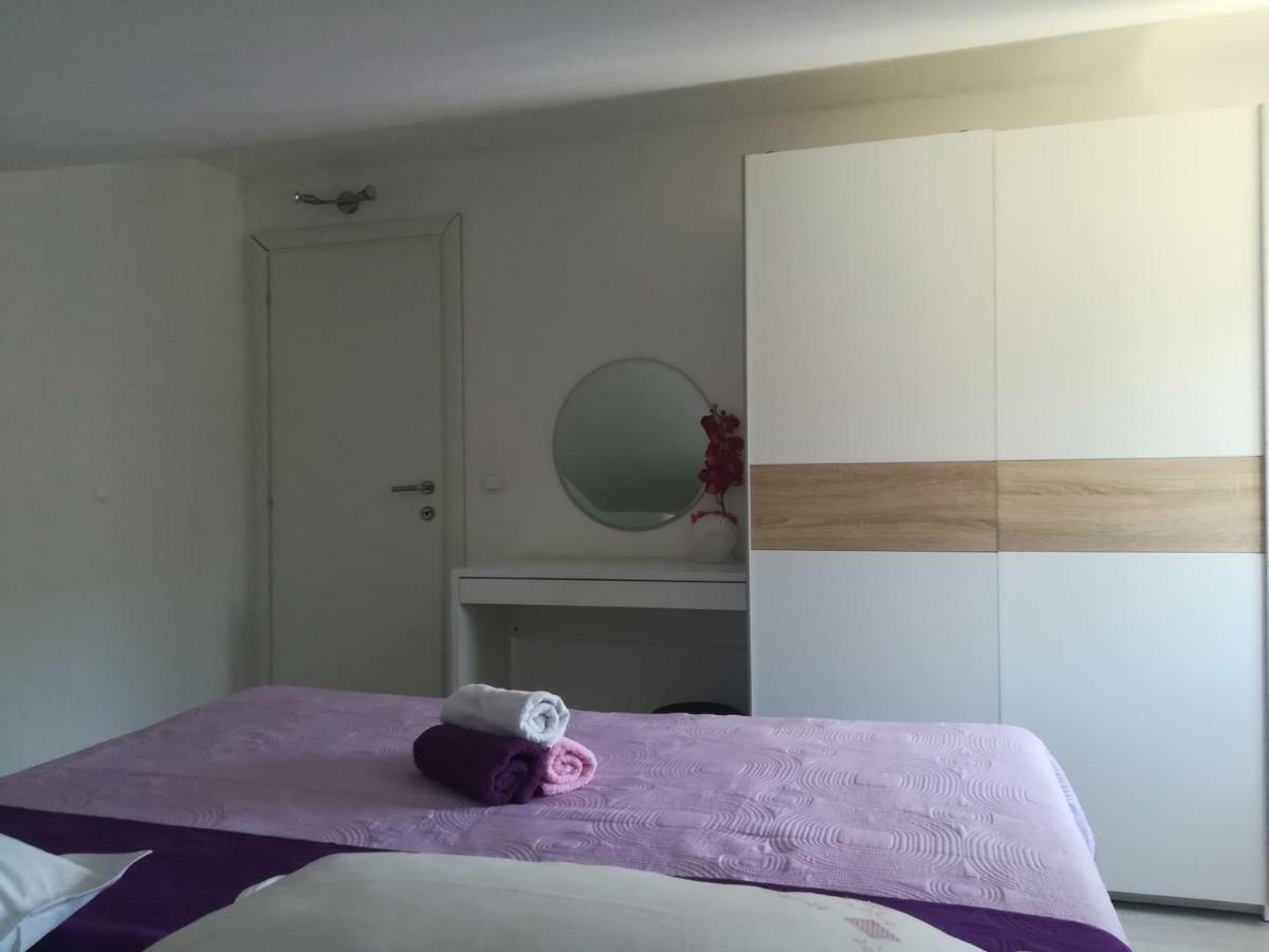 Apartman Daria Apartment โตรกีร์ ภายนอก รูปภาพ